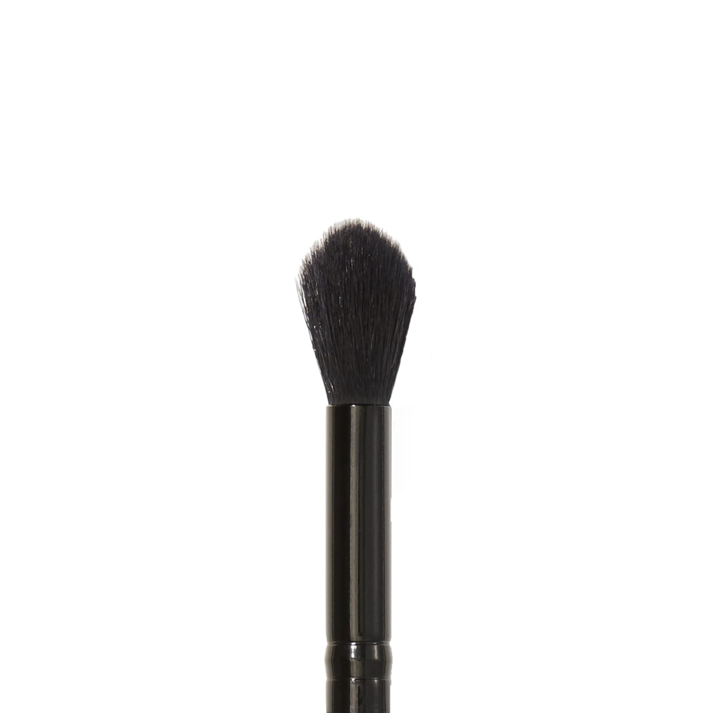 Close-up van de zachte, fluffy haren van de e.l.f. Fluffy Eye Blender Brush.
