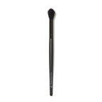 e.l.f. Fluffy Eye Blender Brush met zachte synthetische haren voor het blenden van oogschaduw en het creëren van vloeiende overgangen.
