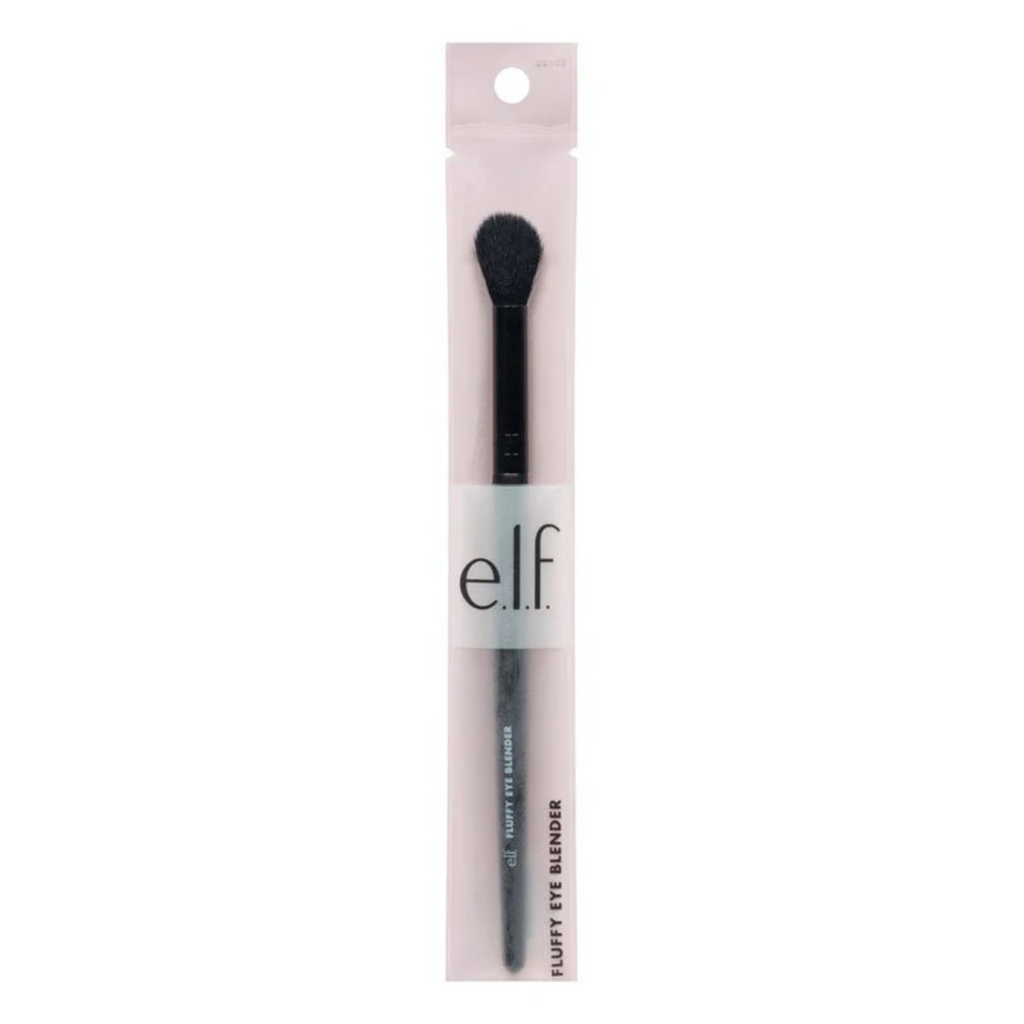 Verpakking van de e.l.f. Fluffy Eye Blender Brush voor oogschaduw en blending.
