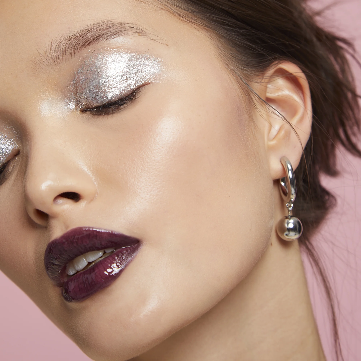 Close-up van e.l.f. Liquid Glitter Eyeshadow Bling Bling op het oog