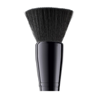 Close-up van de zachte, volle kwastkop van de e.l.f. Powder Brush.