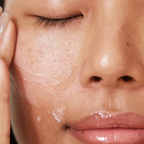 Gehydrateerde, zachte huid na gebruik van e.l.f. Pure Skin Moisturizer.