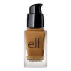 Swatch van e.l.f. Flawless Satin Foundation Cinnamon