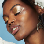 e.l.f. Liquid Glitter Eyeshadow 24-Karat Gold aangebracht op het oog