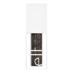 Model draagt e.l.f. Liquid Glitter Eyeshadow Black Magic